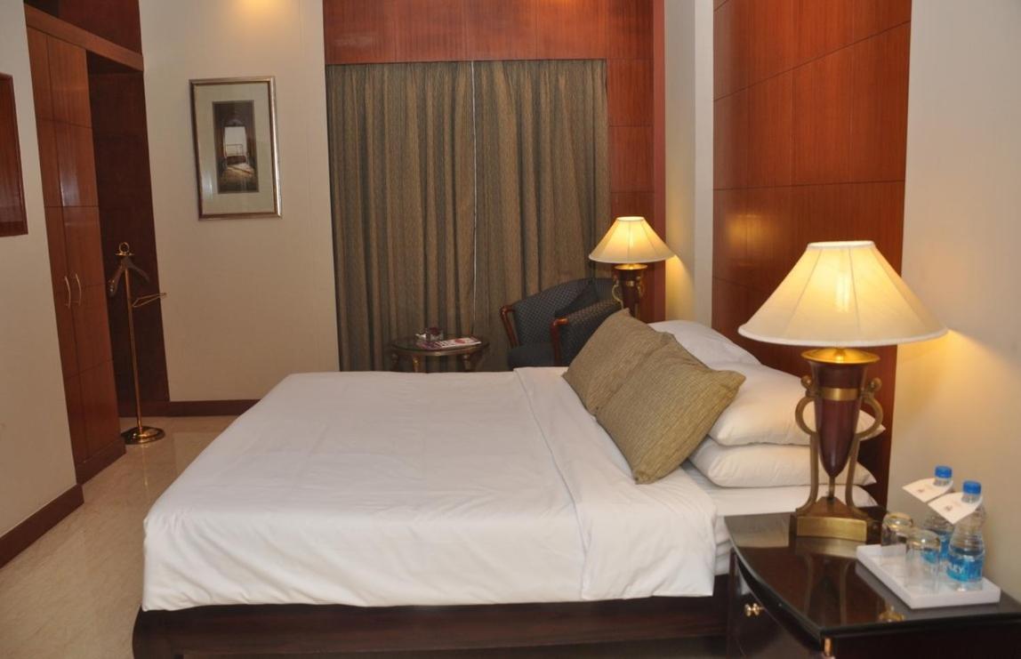 The Hans, New Delhi Room photo